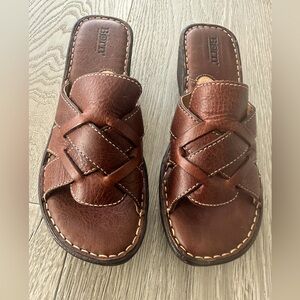 NWOT Brown, Leather Upper, Born Brand SandalsSize 9M/W. Style Folly.
